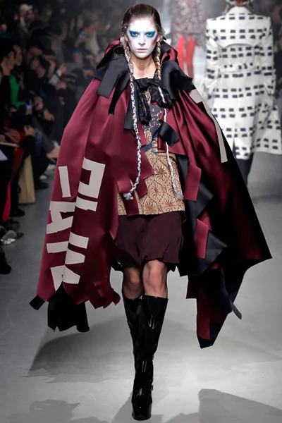 Look 30